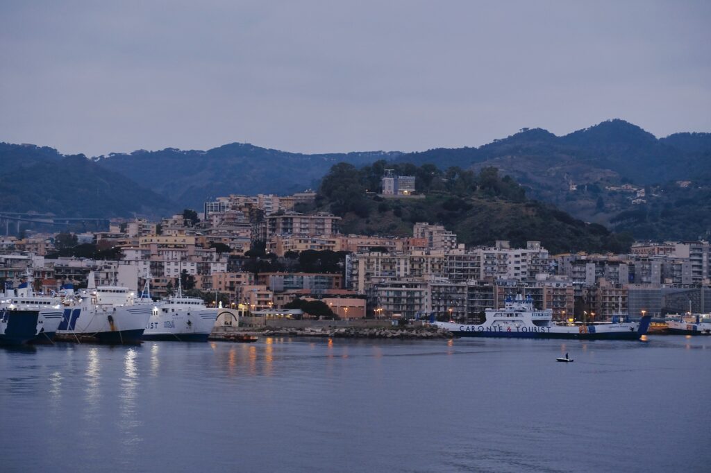 image of the coast of Messina