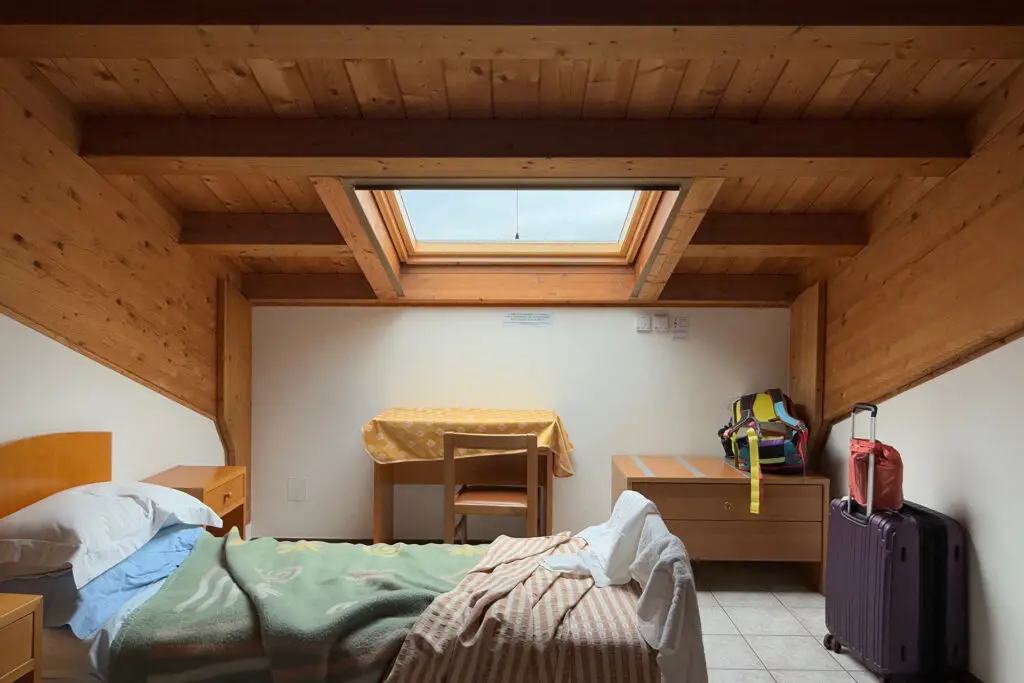 Simple guest room with a skylight at Istituto Sacro Cuore in Matera
